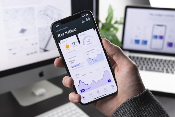 哈哈体育手机客户端在iPhone和安卓手机上的展示截图