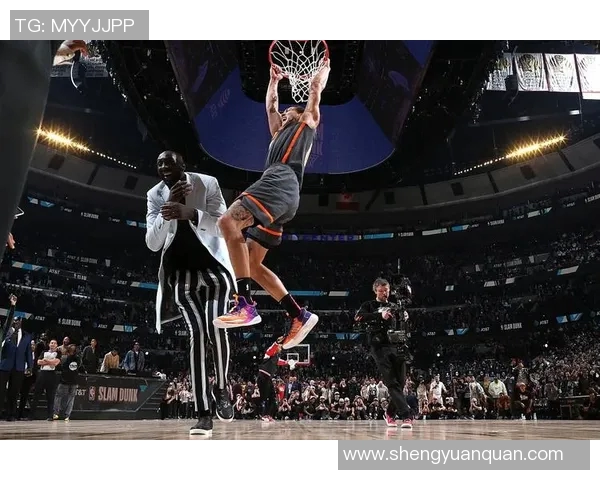 拉文与戈登决赛8次扣篮7个50分 小格里芬一扣成名